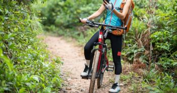 Verwirrung um neues Verkehrsschild: Radfahrer im Unklaren (Foto: AdobeStock - ADDICTIVE STOCK 399236045)